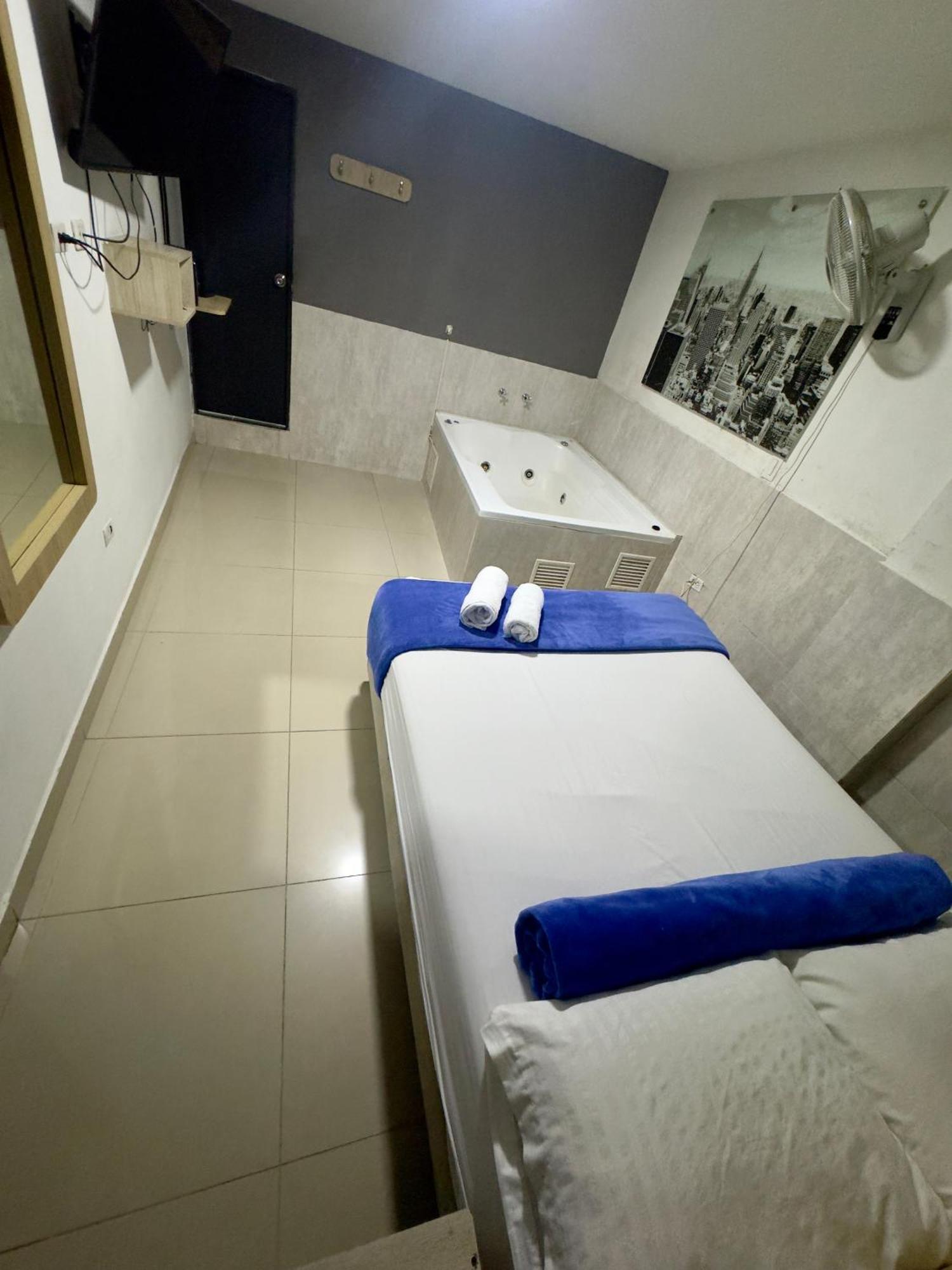 Hotel Select Медельин Экстерьер фото